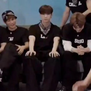 Yixing bunny never changes 😭😂
Once a baby always a baby🥹