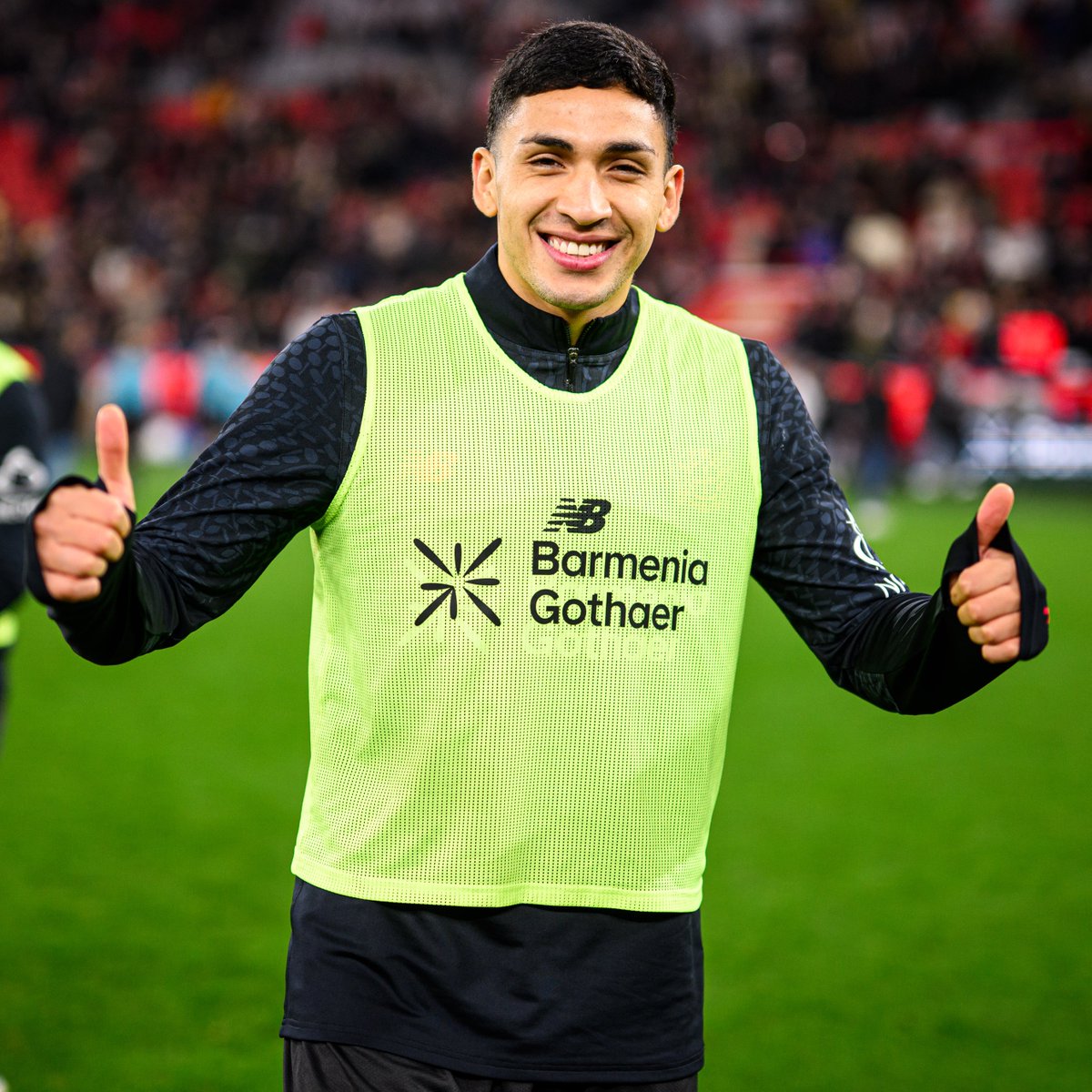 bayer04_es's tweet image. Equi volvió a estar presente en una convocatoria después de recuperarse de su lesión 👍🇦🇷

¡Con ganas de volver a verle en la cancha! 🤞

🔙 #B04KOE | #SomosBayer04 🖤❤️