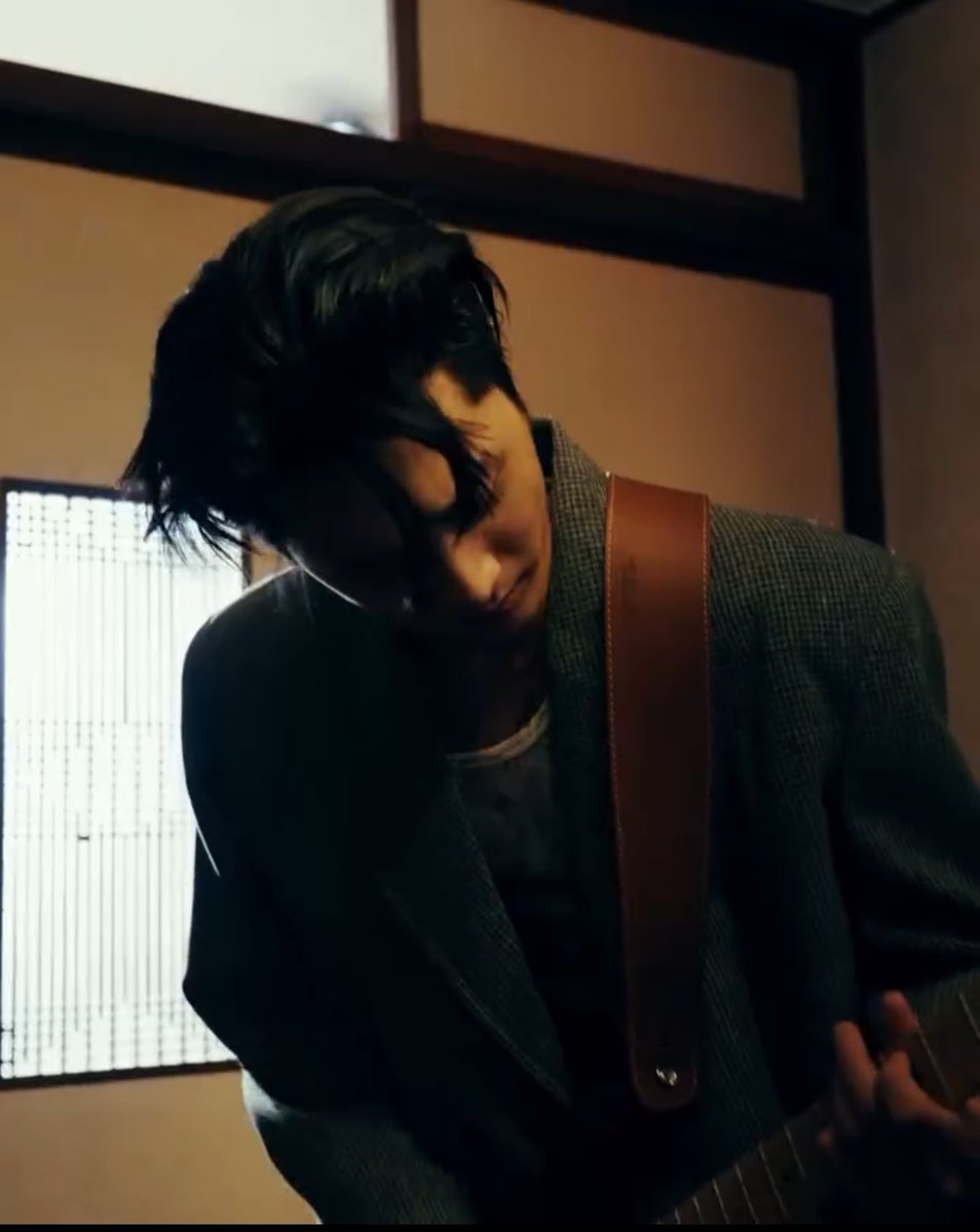 jayfluenc's tweet image. everyone moved on im still here