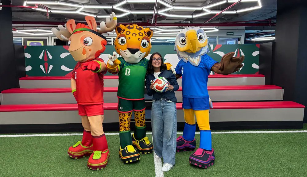 #EgresadosAnáhuac Nuestra egresada Ana Paula Lozano y la Mtra. Karla Carrillo, docente Anáhuac, fueron nombradas jefas de voluntarios del Mundial FIFA 2026 en CDMX y Guadalajara. ⚽✨
Un orgullo para nuestra comunidad.
👉 bit.ly/49dFRAk