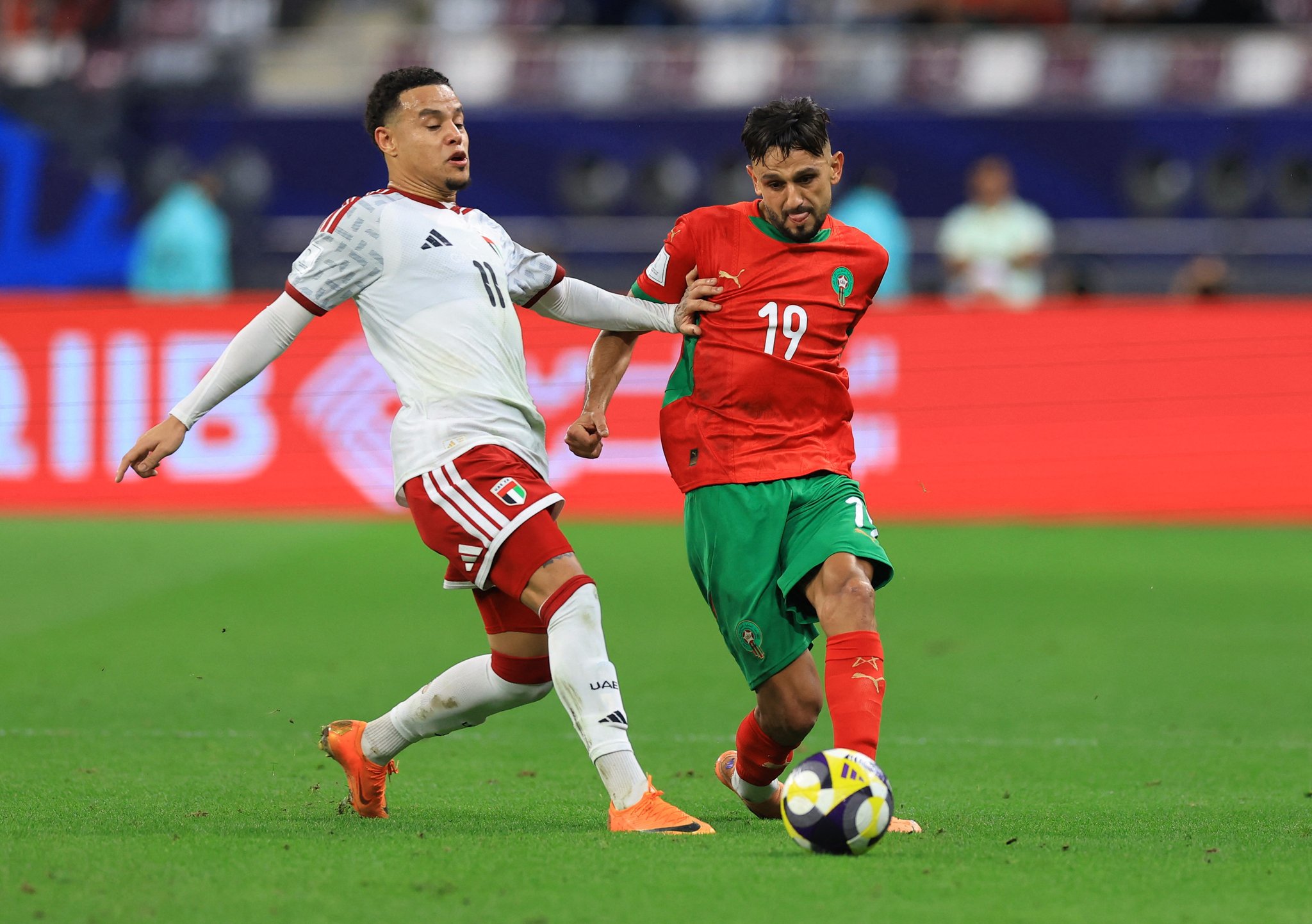 الدقيقة 55... الإمارات تضيع العديد من الفرص لإدراك هدف التعادل في مرمى المغرب (0-1) #كأس_العرب 