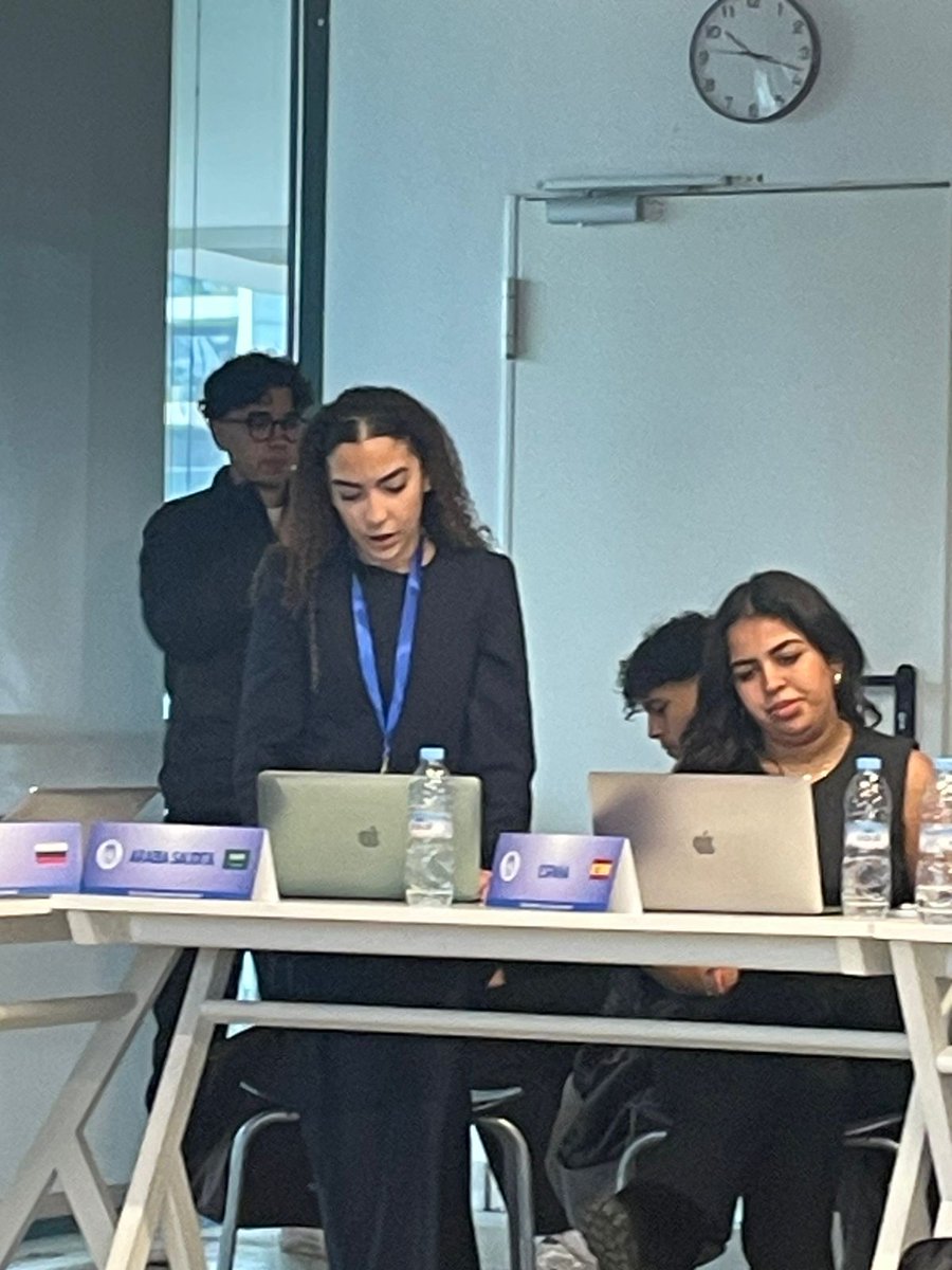 Los alumnos de 1° B de bachillerato del Severo Ochoa de Tánger participaron en el Modelo de Naciones Unidas Juanramun 2025 . ¡Enhorabuena, oradores!