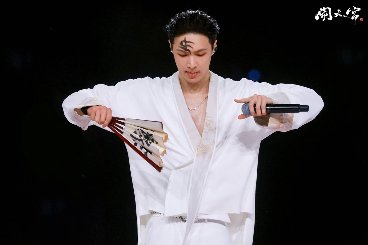 🪭༄｡°༄

#APMA #APMAAWARDS APMA 2025 PCA

LAY ZHANG / NAO TIAN GONG (Rock The Heavenly Palace)

#AsianPopMusicAwards 
<a href="/APMAHK/">APMA OFFICIAL</a>