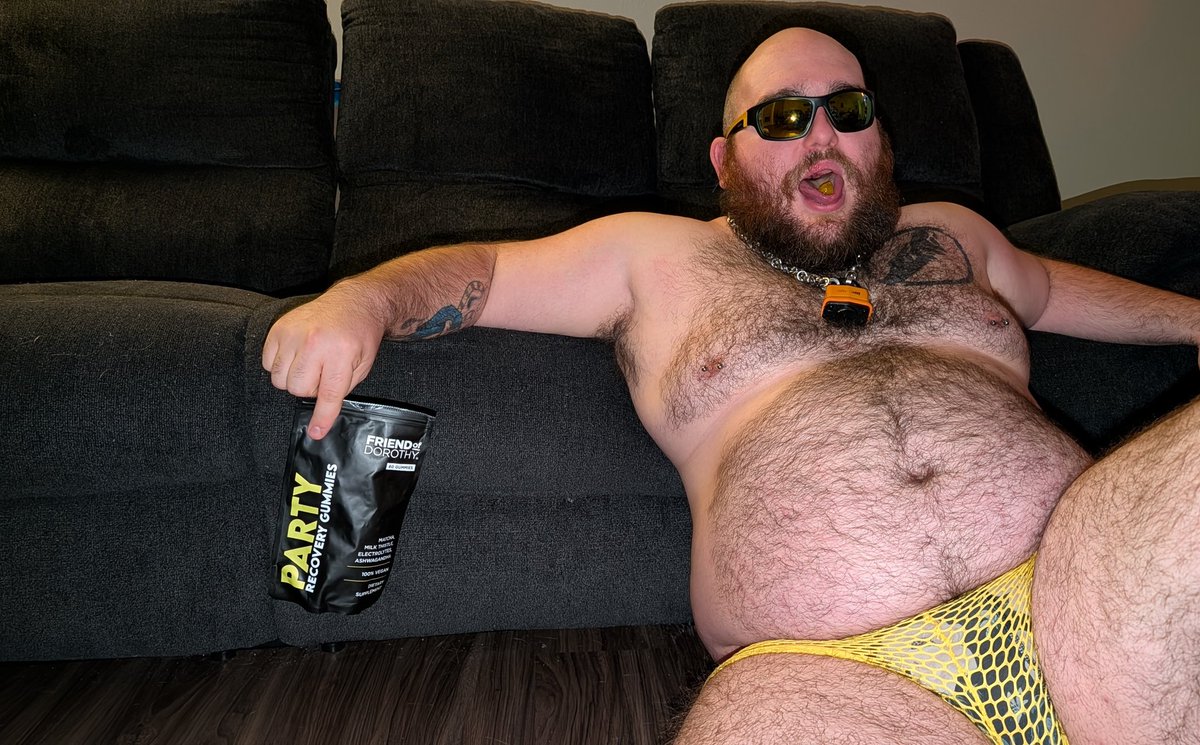 It was a bit of a rough night out at the bars. So glad I found the party gummies that <a href="/friend_dorothy1/">Friend of Dorothy Supplements</a> send me. Unfortunately though my roommate caught this pic of me🫣.If y'all wanna get some use either:
LINK: friend-of-dorothy.co.uk/humanteddy59
or
CODE: HUMANTEDDY10
for a discount ❤️🧸