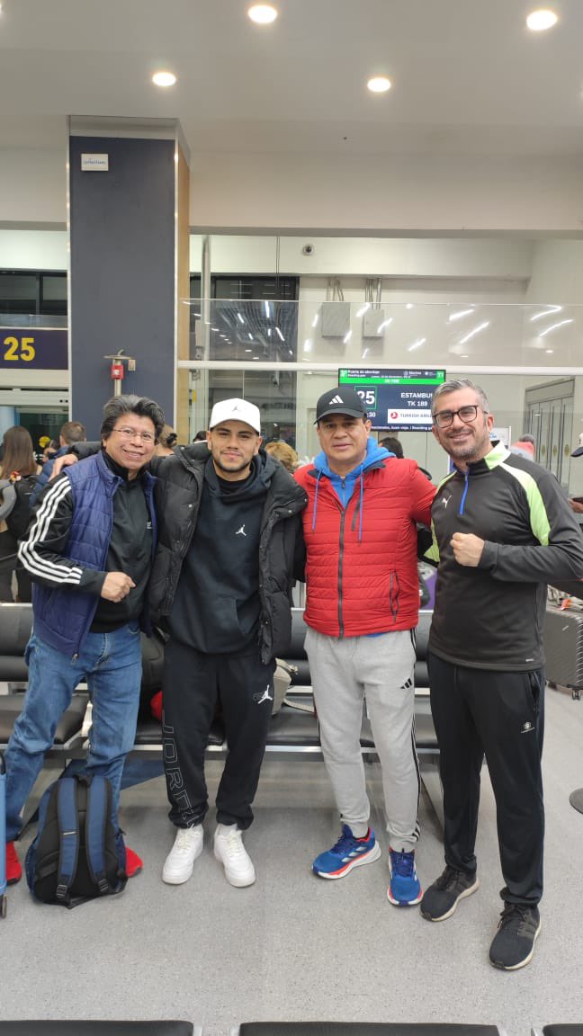 Brandon Mosqueda 🇲🇽rumbo a Riyadh para la final del <a href="/BoxingGrandPrix/">Boxing Grand Prix</a> 

Nuestro peleador invicto Brandon Mosqueda junto al equipo mexicano partieron la madrugada de este lunes 15 a Riyadh, Arabia Saudita para la etapa final del <a href="/BoxingGrandPrix/">Boxing Grand Prix</a> el 20 de diciembre; Brandon se