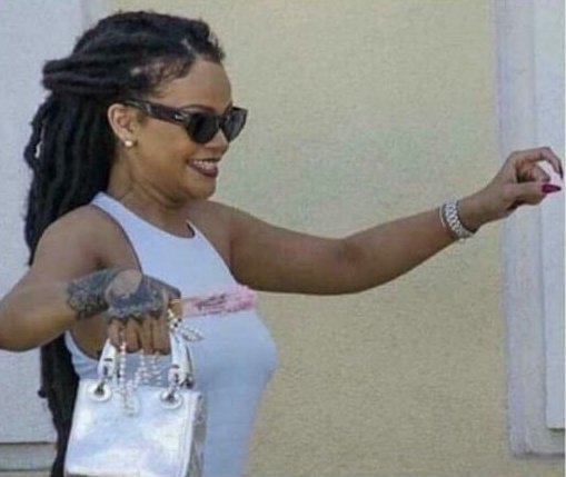 When you ask your mom for money and she says "bring me my handbag" 🥹🤭