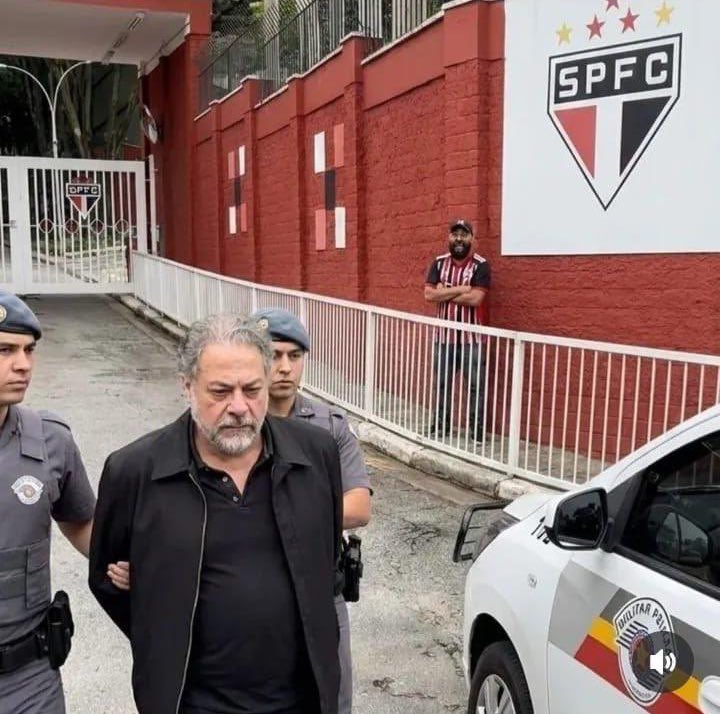 duzin_01's tweet image. 24/12: Filho faz um pedido de natal

por favor velho barrigudo e eu nunca mais falto na igreja 🙏🏻