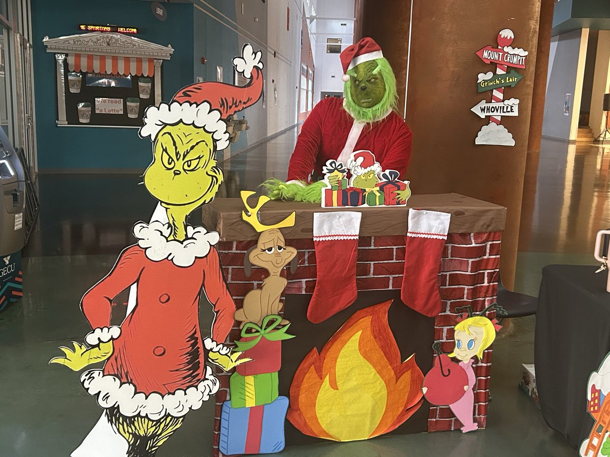 DebPort26_bss's tweet photo. the.. the.. the.. THE GRINCH!!!
Great turn out for our Military Movie breakfast. Thank you to the @EmeraldDCMHS for lending us David Torres as our Grinch!  It was a great time! #RamFeeder #TeamSISD @MontwoodHS @BSybert_Prek8 @Montwood_MS https://t.co/jAUQfR7WIi