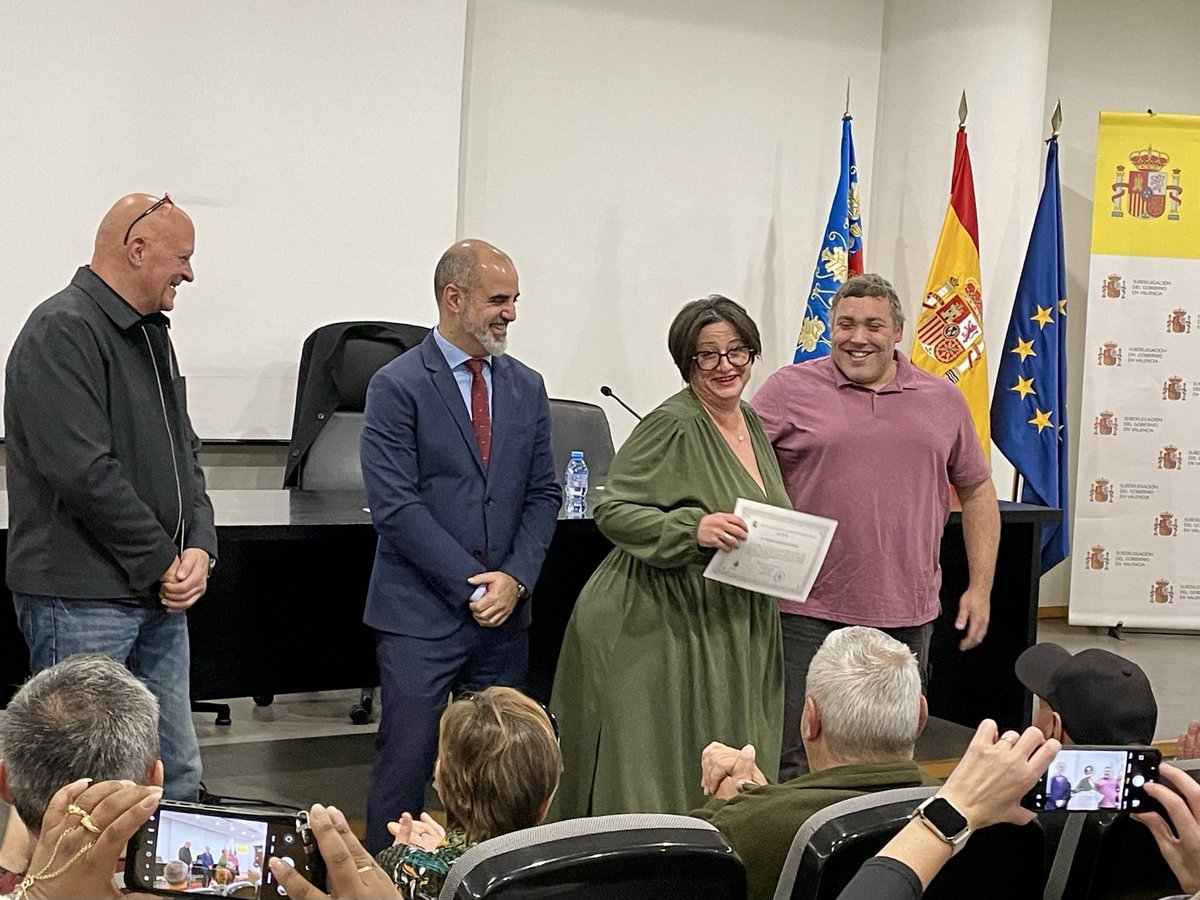 SubGobVALE's tweet photo. 📜Acto de entrega de diplomas a los radioaficionados voluntarios de la Red Nacional de Emergencias (REMER)
🚨Su labor ha sido de gran importancia en momentos como la dana o el apagón
🎧🎙️Un homenaje a los OSCAR, TANGO y todos los voluntarios por su ayuda en Protección Civil https://t.co/AI4u8zq9kn