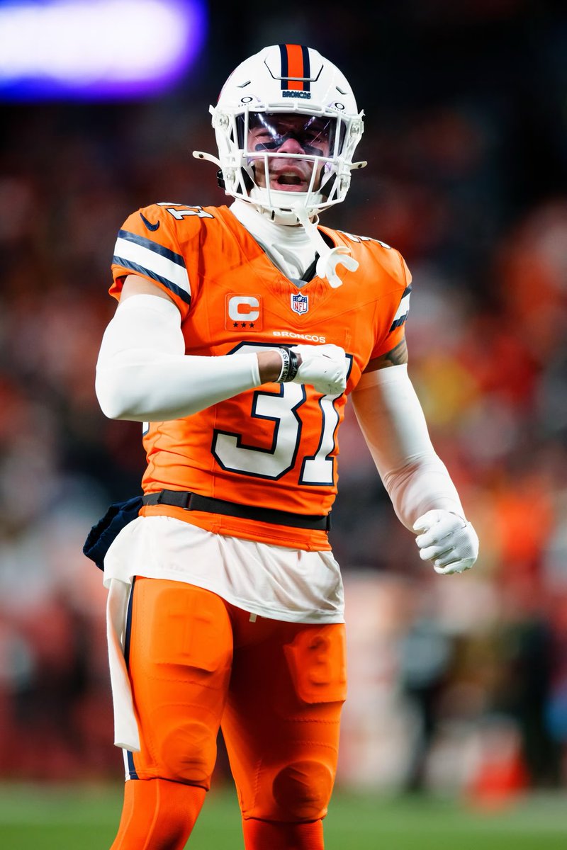 SleeperBroncos's tweet image. Hoping the Brandon Jones injury is not serious. He is one of the best safeties in the league and has been balling out❕

If he is out, I may know a guy to help secure some depth and veteran play at the position… 👀 

#BroncosCountry