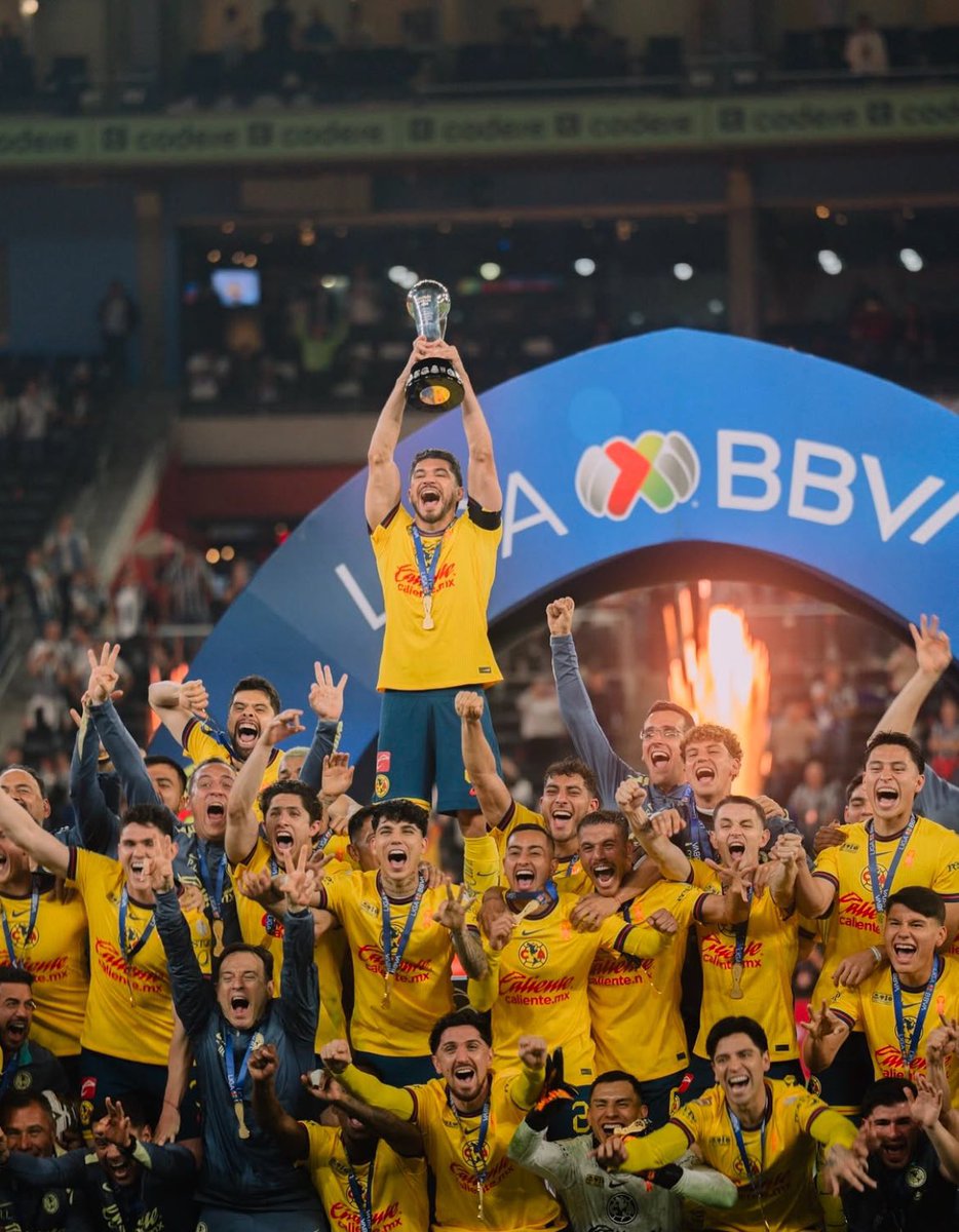Feliz aniversario del Tri, amigos.

El único dos veces Tricampeón del Fútbol Mexicano.
