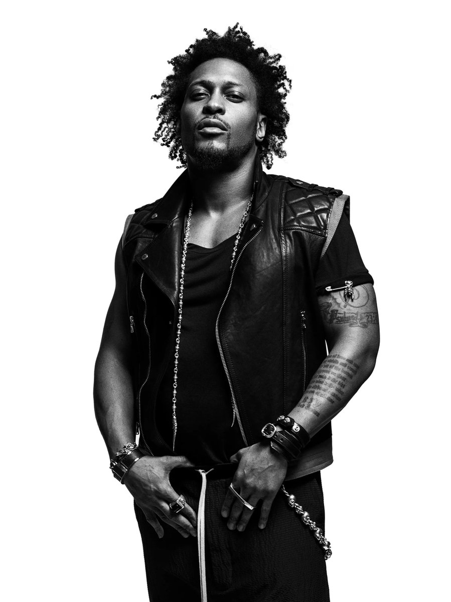 11 years ago today, D’Angelo released his third and final studio album, ‘The Black Messiah.’ It came 14 years after his prior album ‘Voodoo.’ ⁠
⁠
Rest in peace D'Angelo🕊️