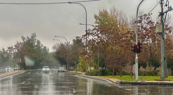 بدء تأثير المنخفض الجوي وهطول للأمطار في عجلون #الأردن 