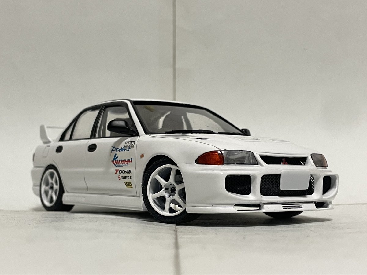 member600dtsr's tweet photo. ハセガワ製CE9AランサーRSエボリューションⅢ“Kansai Powers”完成しました。
ノーマルのキットをベースにロールバーなどの部品を集めてきて、在庫のデカールを貼り付けてショップデモカー風に。実在した車両を完全再現したわけではないオリジナルの車両ですが、なかなかいい雰囲気にできて満足です。 https://t.co/JhHI6QQDZ8