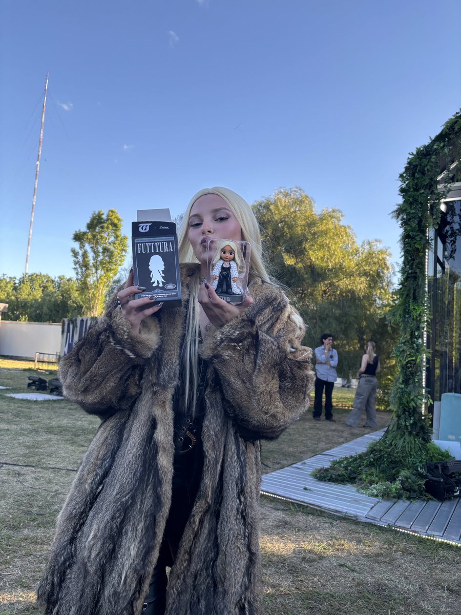 rosario🛸 tweet media