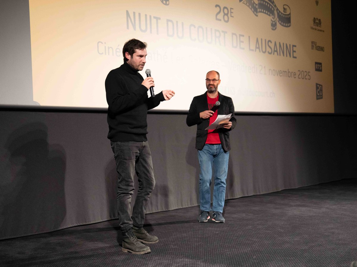 NuitduCourt's tweet image. À l’approche des fêtes, retour sur la convivialité de la 28e Nuit du Court - série 1
Un moment de partage où les équipes de films et le public se rencontrent, échangent et célèbrent ensemble leur passion commune : le cinéma et le format court !
photos : ©Anne-Laure Lechat