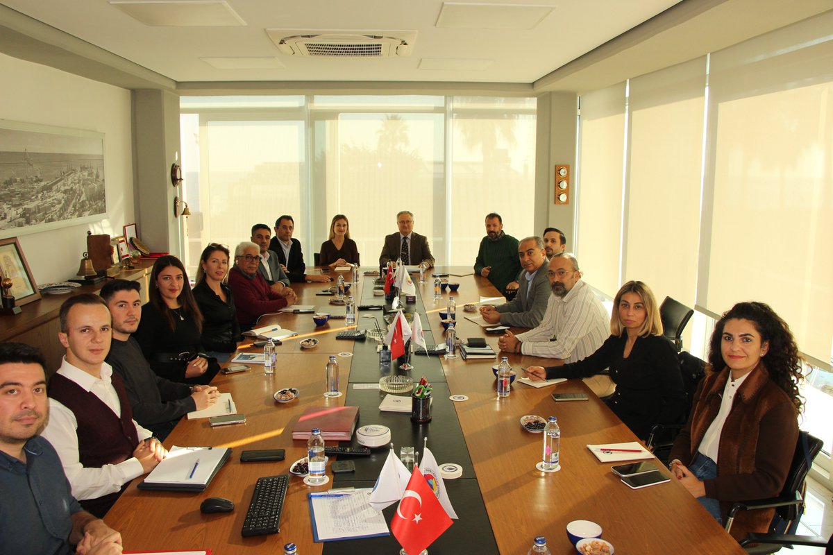 Odamızda, konteyner hat temsilcilerinin katılımıyla bir istişare toplantısı gerçekleştirildi. Yönetim Kurulu üyelerimizin de bulunduğu toplantıda sektöre ilişkin sorunlar ve çözüm önerileri ele alındı.