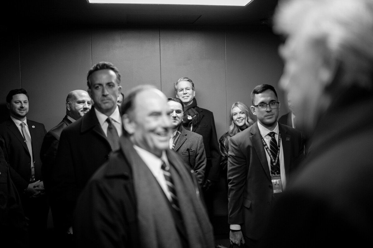 PressSec's tweet image. Attending the historic 126th Army-Navy football game with the Commander-in-Chief was an amazing experience.

No one loves and supports our military service members more than President Trump.

God bless these patriots who risk their lives to defend our precious freedoms.

🇺🇸🏈