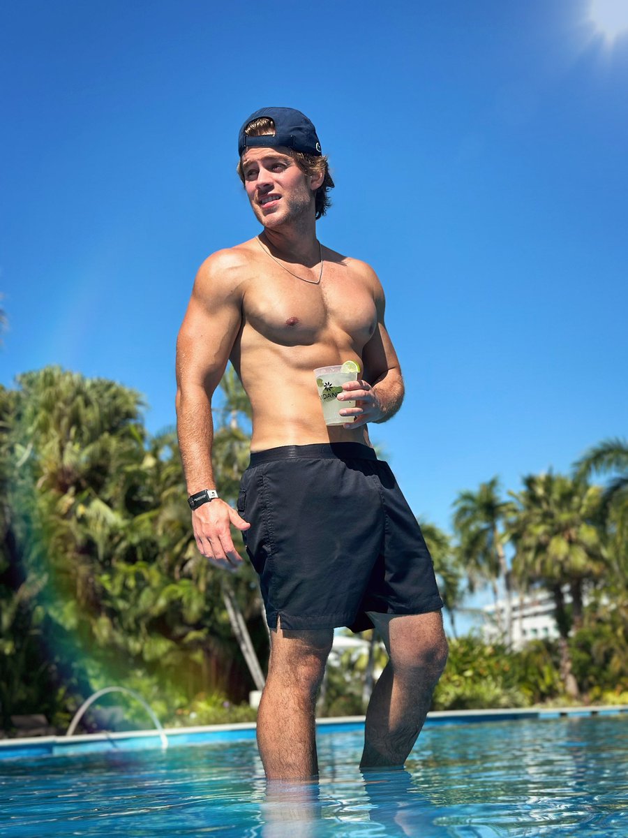 Polo_Morin's tweet photo. 🌊☀️🩳 https://t.co/yzT2XONAHd