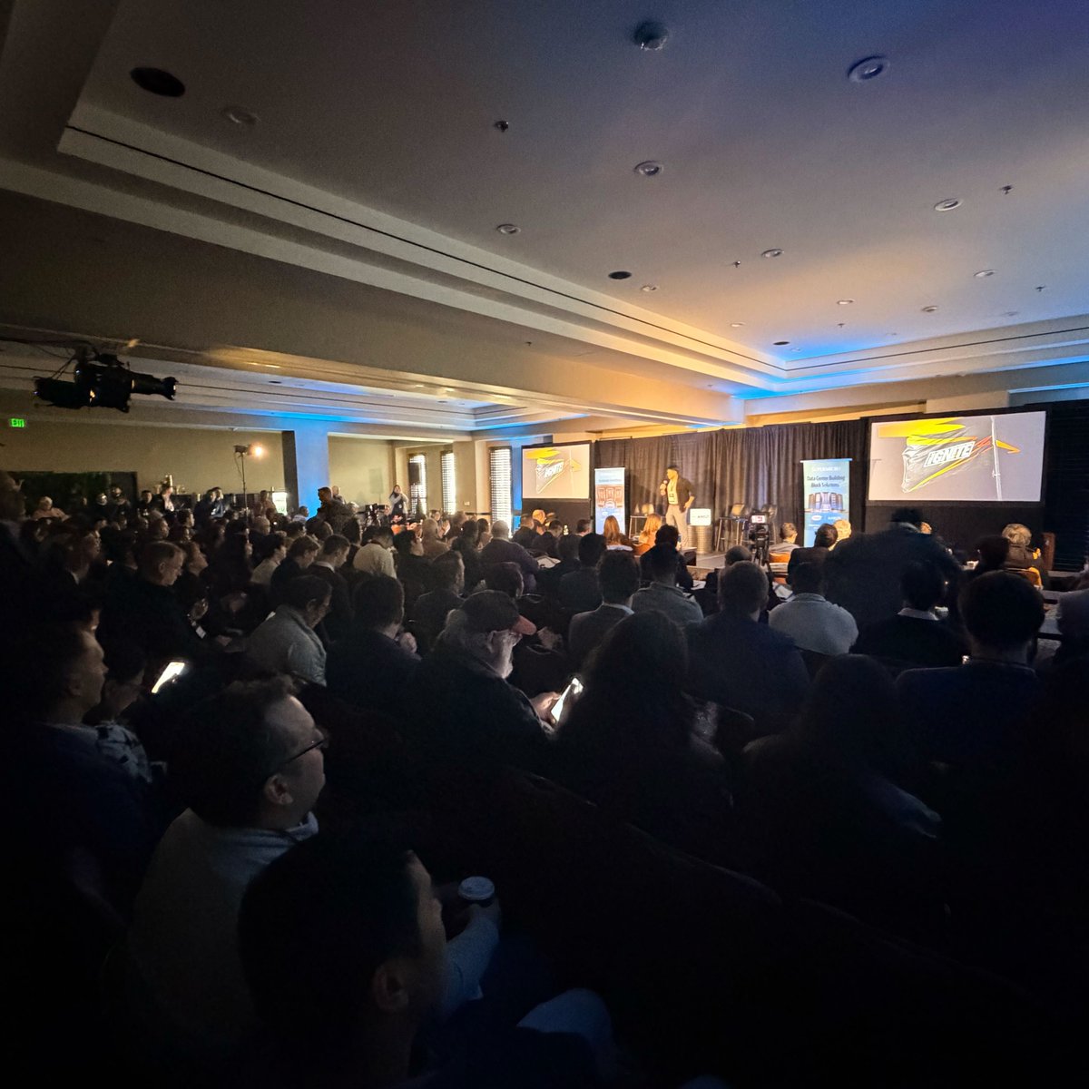 weka's tweet image. Great conversations at @IgniteGTM’s Enterprise AI Day last week, hosted by @Supermicro + @AMD. 

WEKA’s Val Bercovici moderated a panel with Erik Norden (@ZyphraAI), Duncan Ng (@Vultr), and Okhtay Azarmanesh (@Snowflake) on what’s changing in the AI stack for 2026.