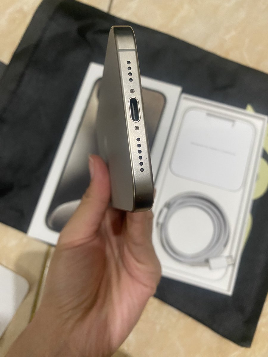 Ade Nomi Elisabeth tweet media