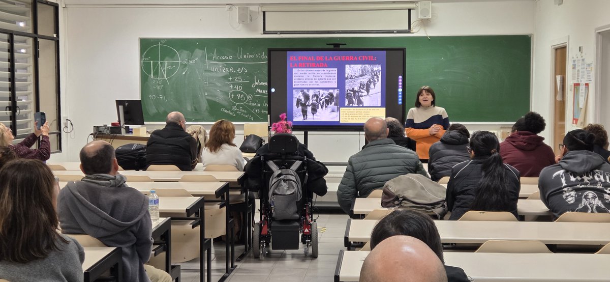 epaarenal's tweet photo. La representante de Amical de Mauthausen (Aragón), nieta de un asesinado en un campo satélite de Mauthausen, nos ofreció una charla acerca de lo que fue el ascenso del partido nazi al poder, lo que fueron los campos de concentración y exterminio y la deportación de republicanos. https://t.co/fKN2F2mdiO