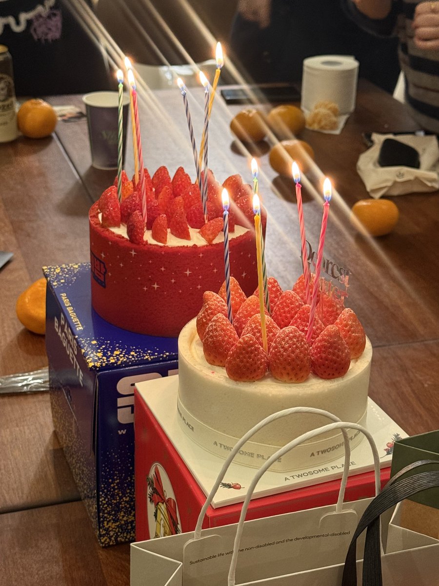 a_m_l_e_'s tweet image. 대학로에서
처음 만난지
10년이 되는 연말 기념 ... ദ്ദി(⩌ᴗ⩌ )