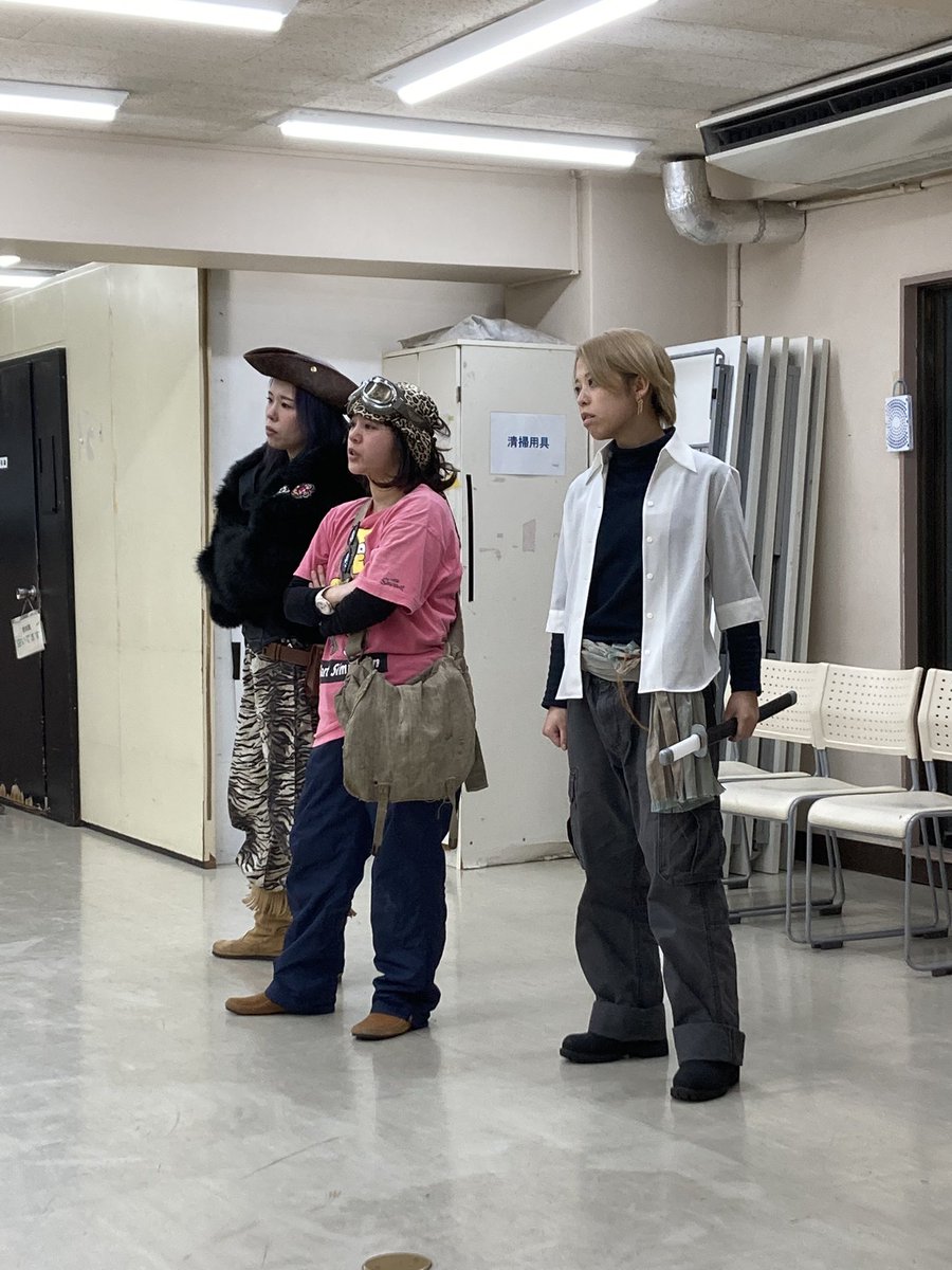 goudoutak's tweet photo. 本日はついに小屋入りを迎えました！
舞台セットが組まれていく様子に、気持ちも高まっています。

ここから舞台上に広がっていく景色は、
ぜひ劇場で体感してください✨
(岩佐)

チケットご予約ページはこちら→ 
https://t.co/XnWrrPY2E1

#KNOCKUP
#2025TAK合同公演 https://t.co/3mVkL2lMUu