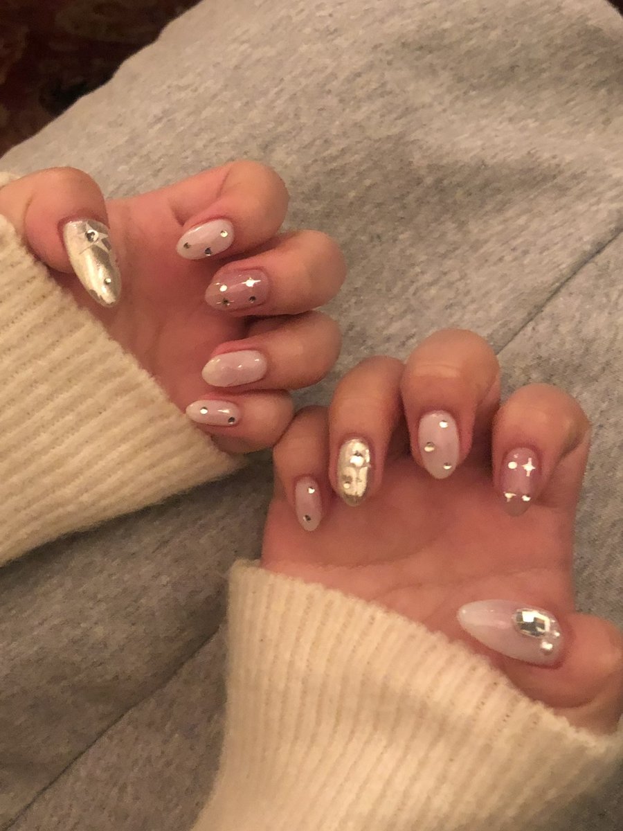 writemyeyez's tweet photo. NEW NAIL 예부다 https://t.co/InH4cd9Ddv