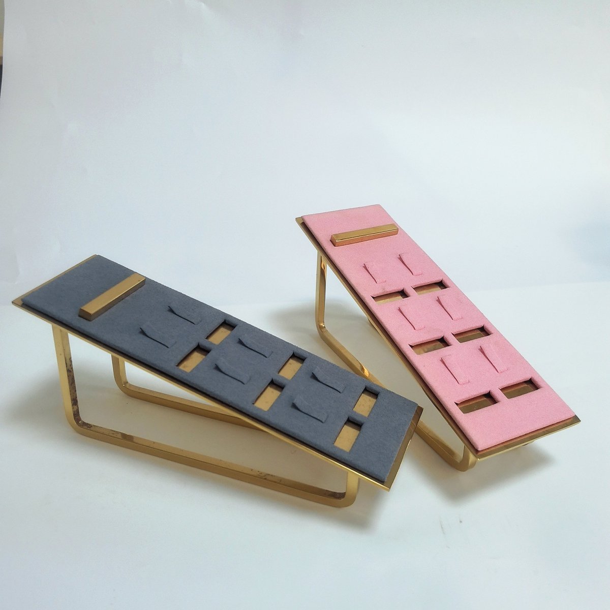 AmyCheu55740730's tweet image. High End Stainless Steel Metal Base Custom Logo Jewelry Ring Holder Display Stand for Fine Jewelry Showcase🤠👻☂️
#ringdisplay #jewelryringstand #ringdisplaystand #fashionringdisplay #luxuryringdisplay

alibaba.com/product-detail…