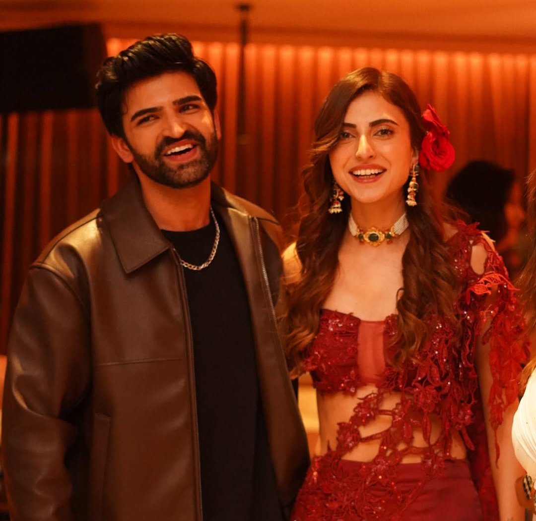 raajpandya55439's tweet image. They look so Good-looking together omg 🫣🔥

Saas - bahu - beta Sab khubsurat ❤️🧿

#FarrhanaBhatt #Fayan