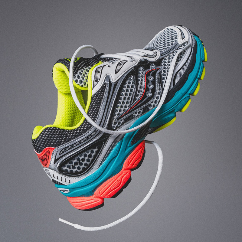 KicksDeals's tweet photo. 😲 You can now score the silver/mutant Saucony ProGrid Omni 9 for $56 + FREE shipping is available! Retail is $155.

BUY HERE -> https://t.co/E1DRLhP7Ke (use promo code GIFTS20 at checkout)

📸 https://t.co/jZ2ksmxHov https://t.co/Xrjd6qFMF7
