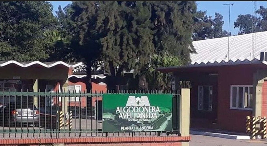 El juez #Lorenzini NO hace notar q #AlgodoneraAvellaneda  es inviable xq #BNA pretend cobrar  préstamos q le dió a #Vicentín c/su gtía. Algodonera recibió u$s 3,5 M y BNA reclama u$s 300 M, y ad+ #LDC le hizo oferta formal al juez, quien dice q BNA colabora, encima??