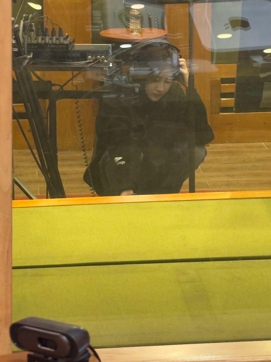 eachyuanyiqi's tweet photo. 20251215 Yuan Yiqi Weibo
#低像素 #氛围感 #沉淀 🎧
#LowPixel #Atmosphere #Deepening 🎧 https://t.co/dTJx3RB4dc