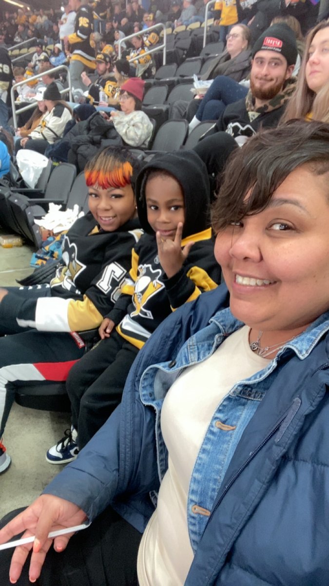 NAMIKeystonePA's tweet image. A shout-out to the Pittsburgh Penguins Foundation, who invited their community partners to watch a Pens game as part of their Giving Tuesday giveback to the community initiative. We appreciate your generosity.