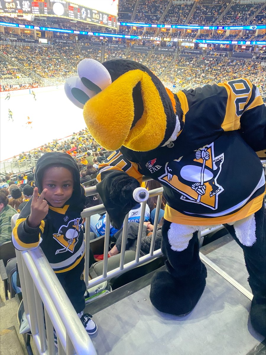 NAMIKeystonePA's tweet image. A shout-out to the Pittsburgh Penguins Foundation, who invited their community partners to watch a Pens game as part of their Giving Tuesday giveback to the community initiative. We appreciate your generosity.