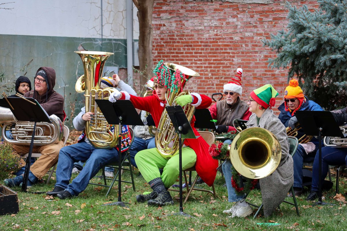 GCCCBroncbuster's tweet photo. Holiday cheer filled Downtown Garden City at Tuba Christmas! 🎶🎺 An afternoon of festive music, community, and classic brass sounds hosted by GCCC Music faculty and Downtown Garden City.
#COMMUNITYCollege #TubaChristmas #GCCCMusicDepartment https://t.co/SOIqAzTMkR