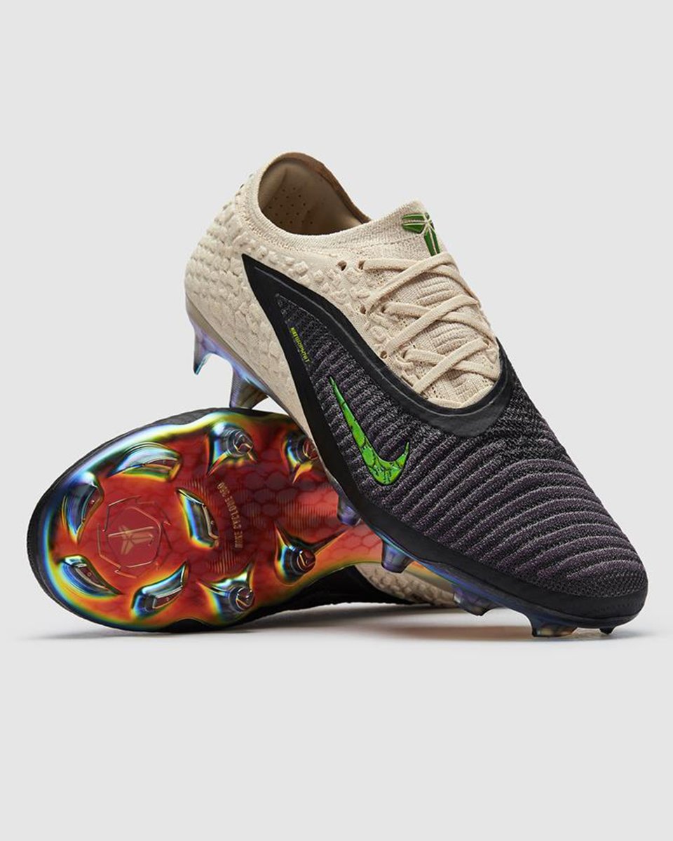 🔗 brnw.ch/21wYnm3

Der Nike Phantom 6 Black Mamba, inspiriert vom giftigen Kobe Bryant. Jetzt bei Pro:Direct Soccer erhältlich.