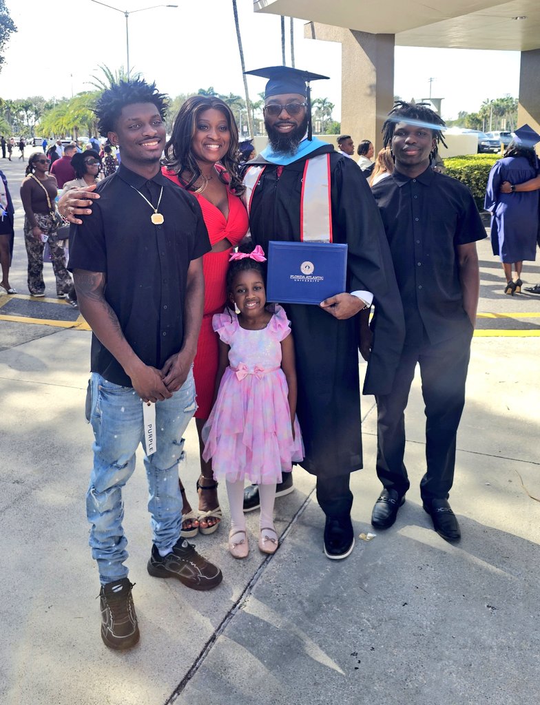 Dean CharlΣs tweet media