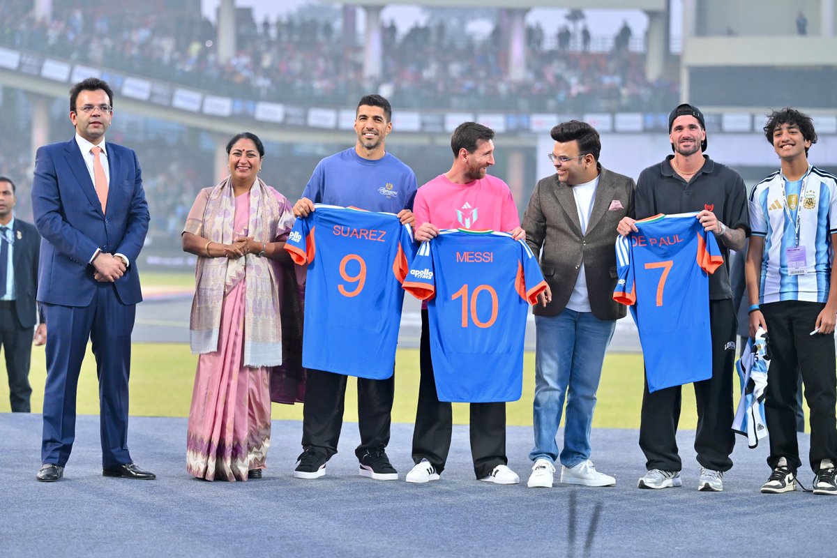 pkspks2911's tweet photo. Elon Musk just gave Messi fans in India a reason to smile! 😍
Tap ♥️ and watch how he says “Welcome to Delhi” in style 🕶️#MessiFever #MessiInDelhi #MessiIndiaTour #LionelMessi𓃵
#MessiInIndia #SachinTendulkar #SunilChhetri #ArunJaitleyStadium
#LionelMessi #Messi𓃵 https://t.co/v6hEDu3szk