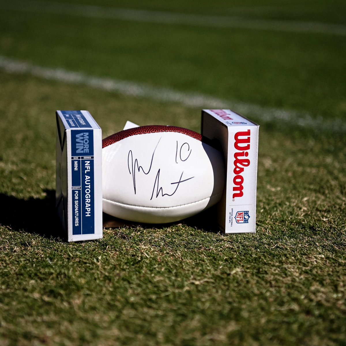 AZCardinals's tweet photo. #BirdGang today is the LAST day for #ProBowlVote and they count as DOUBLE!! 

#ProBowlVote + @SweatyJ_9 

Repost and comment for a chance to win this Josh Sweat signed mini football 🏈 https://t.co/02EVuGUidB