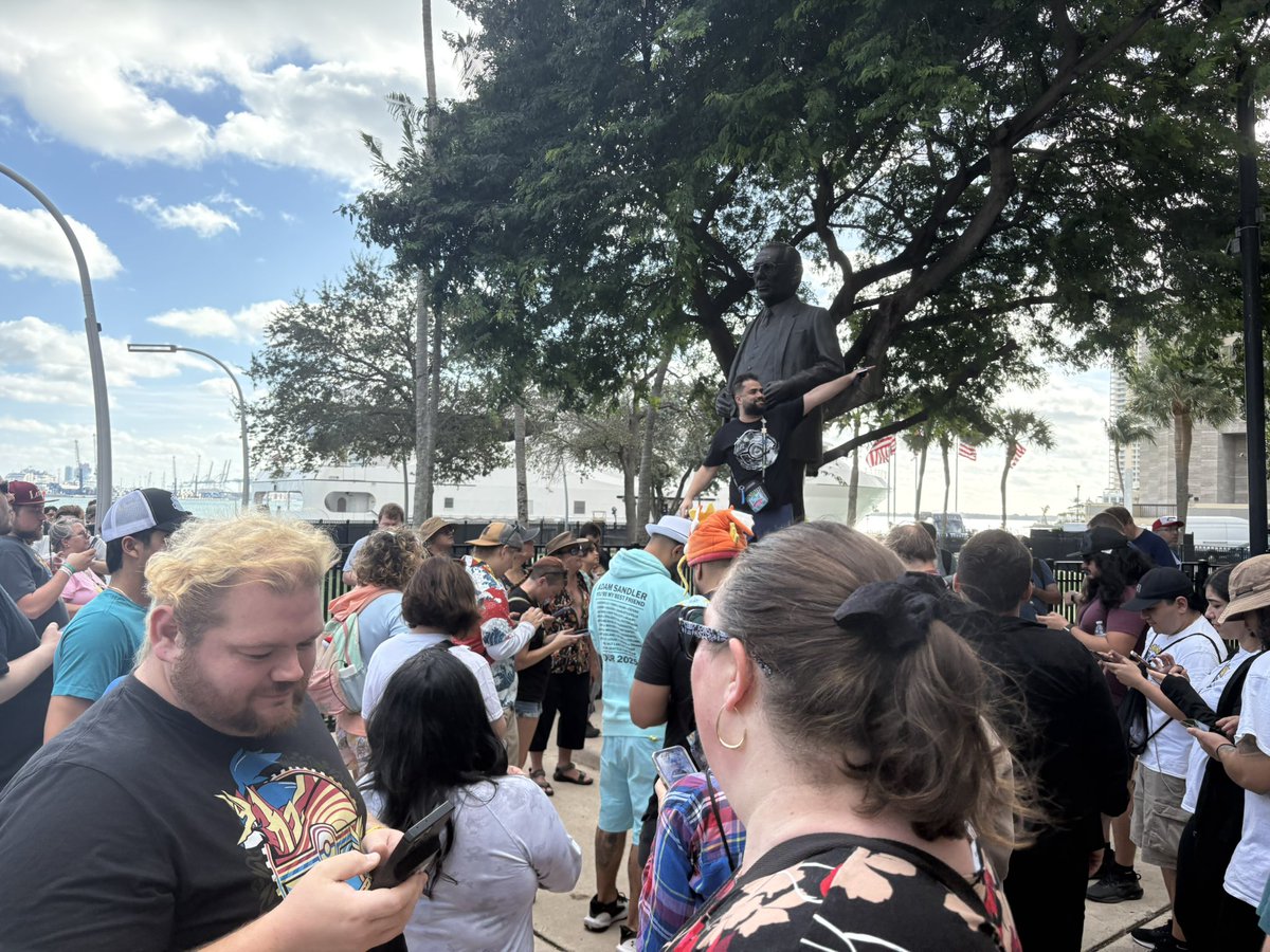 Fun to meet up with thousands of trainers out at #PokemonGO #CitySafariMiami and collect some new Safari Hat Eevee, Mudbray and Oricorio. Nice, chill event with some great company!