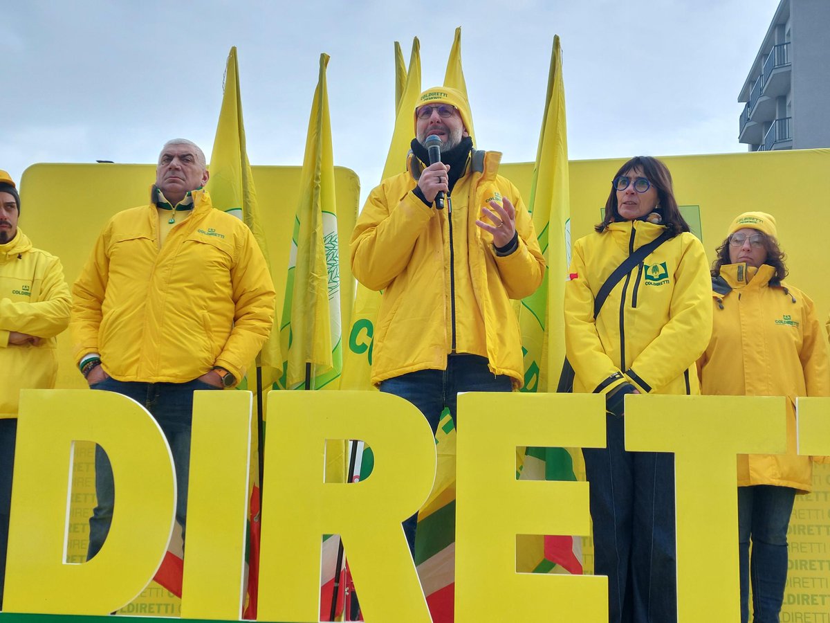 ColdirettiAL's tweet image. Agricoltura: in 7 mila per dire alla Regione “Forsa Piemunt – Date n’andi”
Dalla provincia alessandrina un migliaio di coltivatori diretti in piazza a Torino
Il mondo agricolo piemontese non può più aspettare: presentate le priorità del settore
@coldiretti #coldiretti
