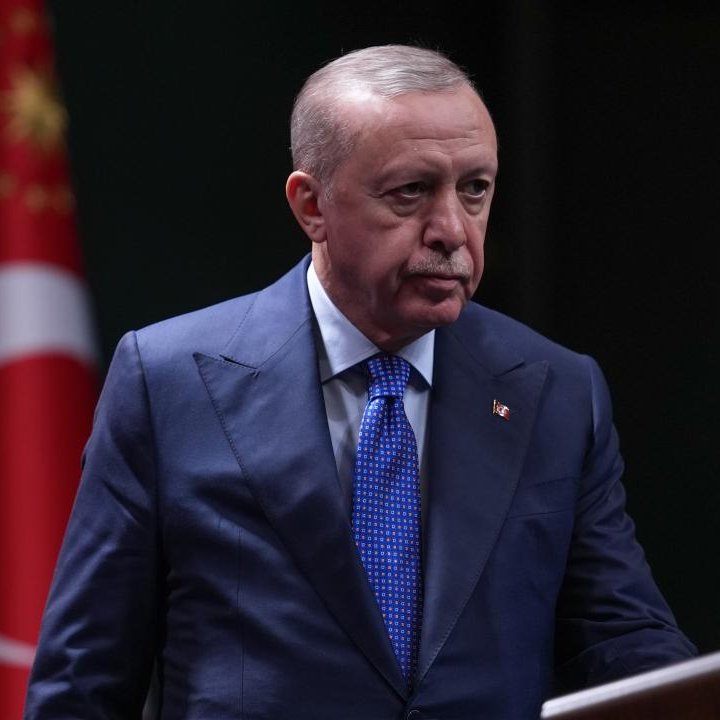 yenisafak's tweet photo. 🗣 Cumhurbaşkanı Erdoğan:

- 'Ne kadar çok yol yaparsak trafik o kadar çok sıkışır' diyen beceriksizlerden olmadık. https://t.co/XfWDIIidy5