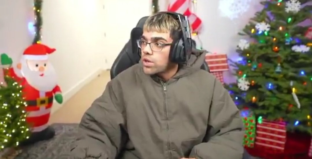 CodeWispP's tweet image. what is the brand name of this jacket shit is tuff ngl