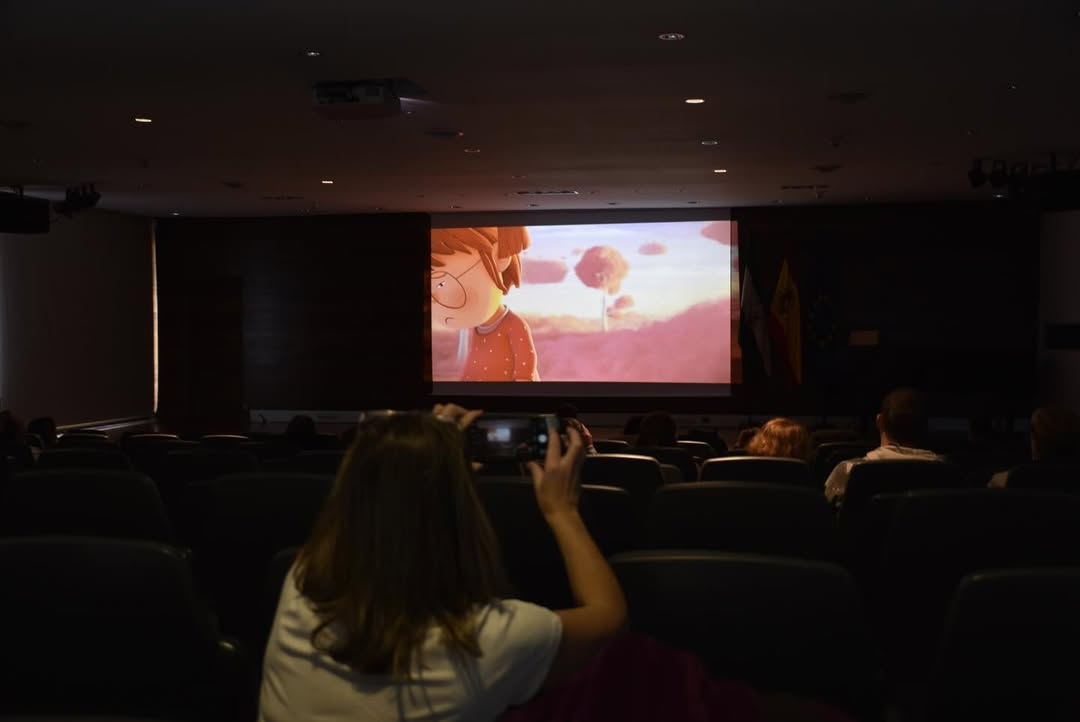 VerdiblancaAsc's tweet photo. 📽️ ¡Qué grande es el cine! Y más visto por los pequeños y toda la familia en una sesión de Cine Azul en el Museo de Almería diseñada especialmente para personas con TEA que tuvimos es pasado sábado.
#inclusión @aytoalm @AlmeriaJunta @Museo_Almeria  #discapacidad https://t.co/xizCj11KGH