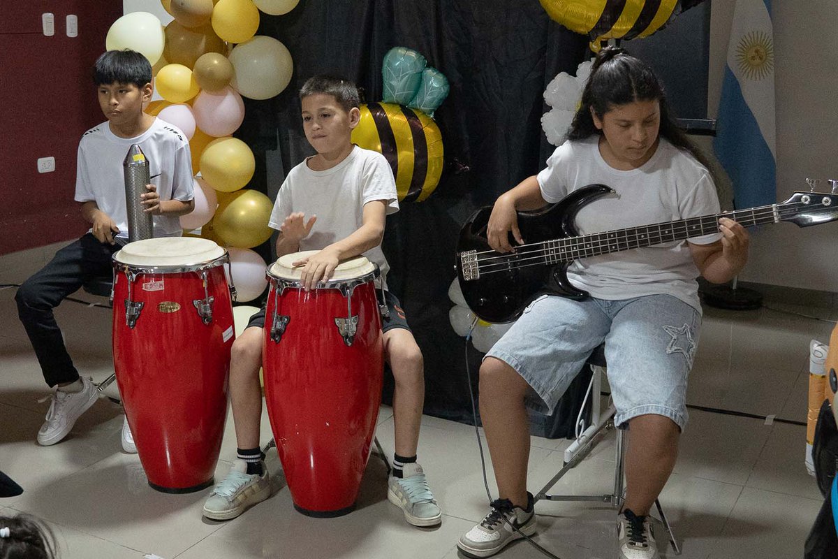 ULPSanLuis's tweet photo. 🧒🎓 Los pequeños gigantes de la salita Taurus egresaron de jardín

🏫 Con familias y directivos presentes, los niños de 5 años de la Escuela Albert Einstein cerraron una etapa llena de aprendizaje y amor.
📲 Leé la nota 👉🏻 https://t.co/ZczEBZ4Che https://t.co/3gXboYCmqp