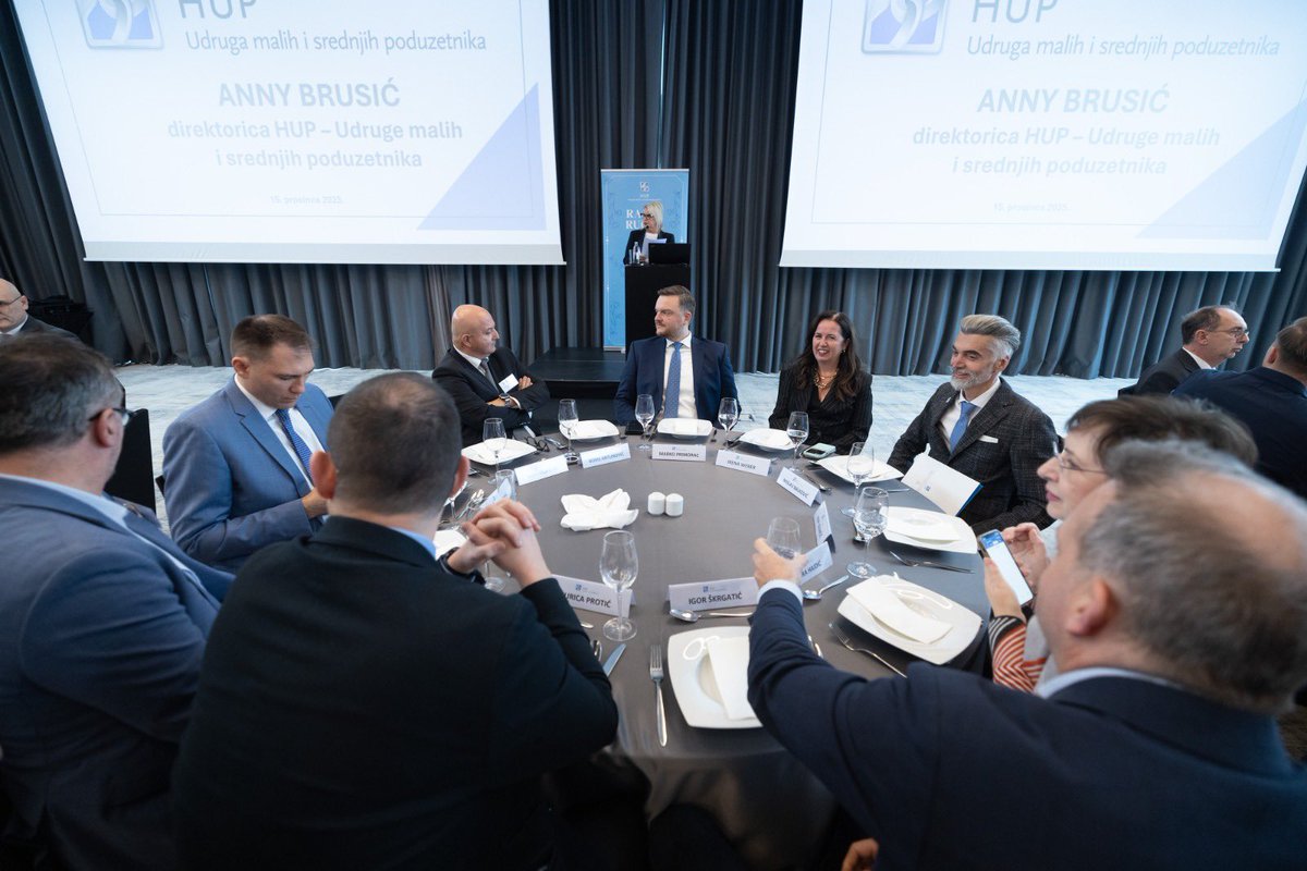 HUP_hr's tweet photo. Radni ručak HUP-Udruge malih i srednjih poduzetnika s ministrom Primorcem u znaku poreznog rasterećenja rada, fiskalne politike i reinvestirane dobiti. 
https://t.co/9JEi75LnJX https://t.co/79hassYQf7