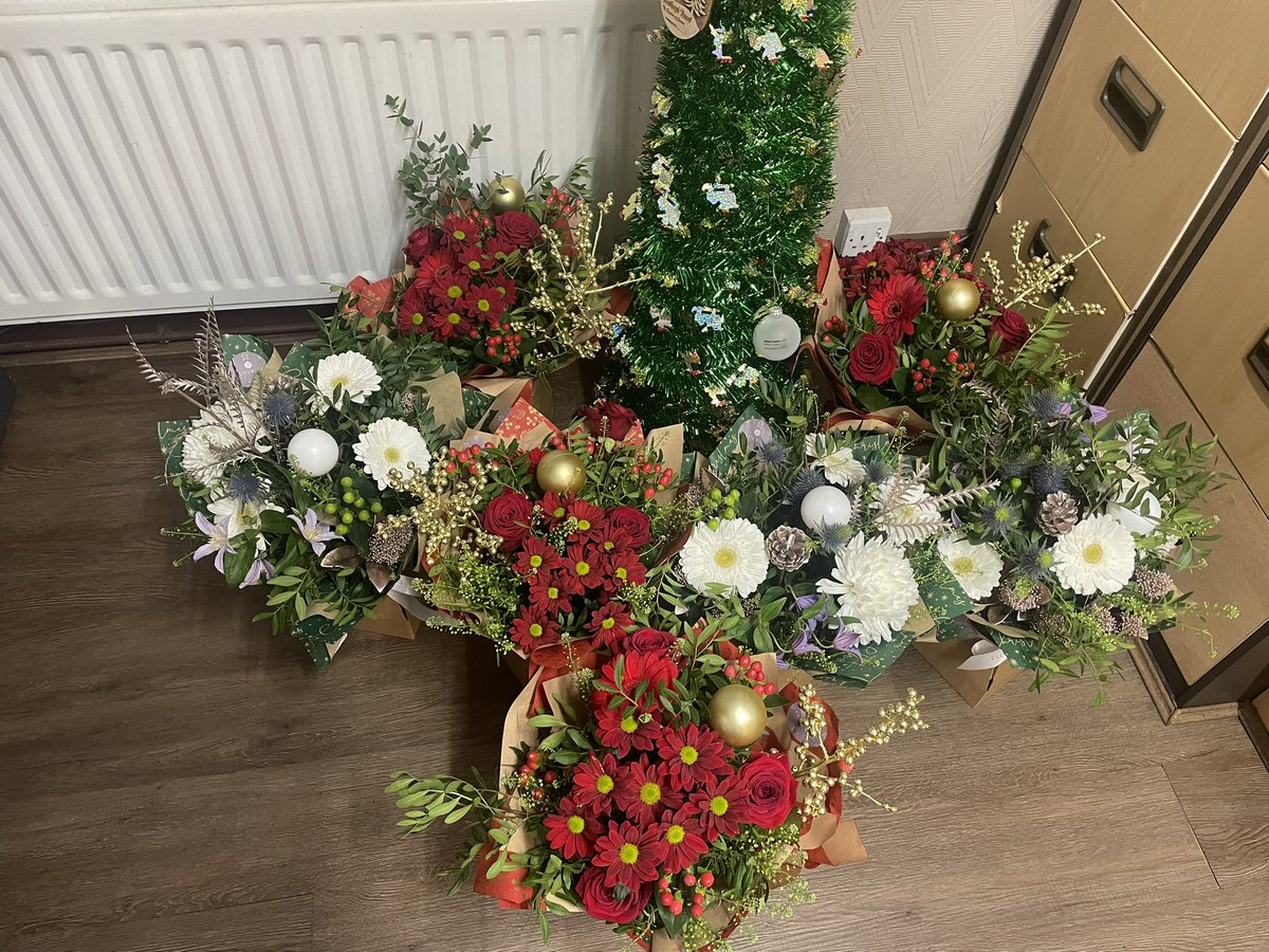 Christmas 🎄 flowers for all the Queens of the Kingdon of Coaches 🚌❤️🚌