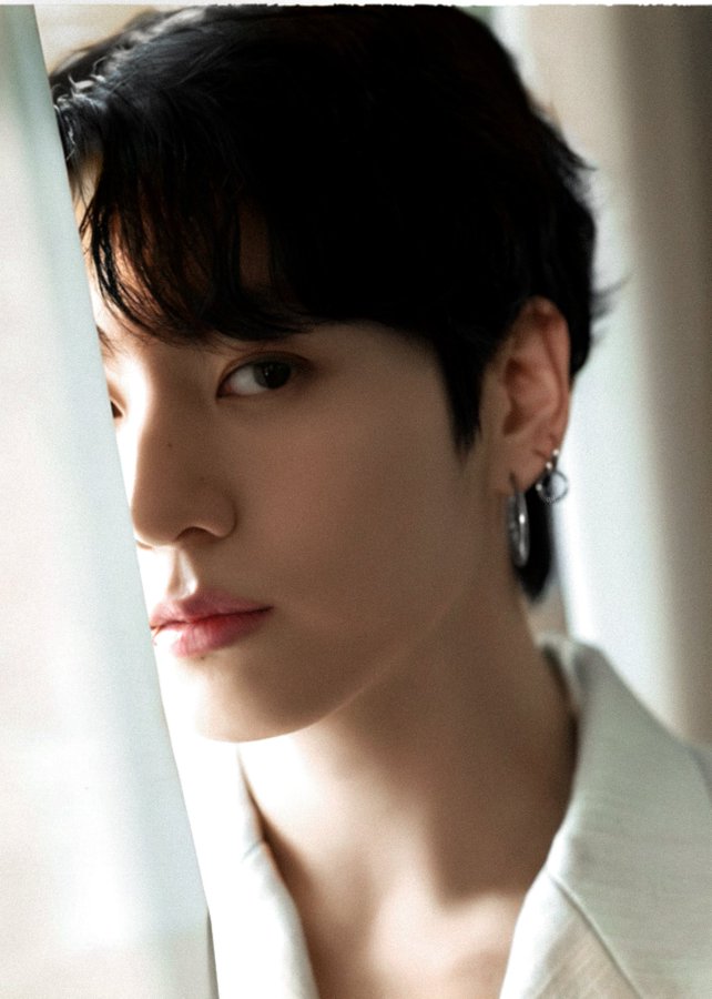 WORLDMUSICAWARD's tweet photo. #JUNGKOOK’s favourite perfume ‘BLEU DE CHANEL’ (Limited-Edition Eau de Parfum Spray) is now SOLD OUT on the CHANEL official website! 💪🕺🏻ↄc🧴❌⛔🔥👑💜

SOLD OUT KING JUNGKOOK  #JUNGKOOKxCHANELBEAUTY #JungkookForChanelBeauty #정국 https://t.co/J2u9jRB0te
